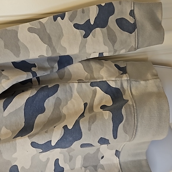 Old Navy Crew Neck Sweatshirt - Picture 4 of 6